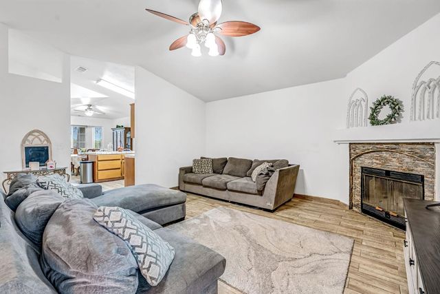 701 12th Avenue, Kingsburg, CA 93631