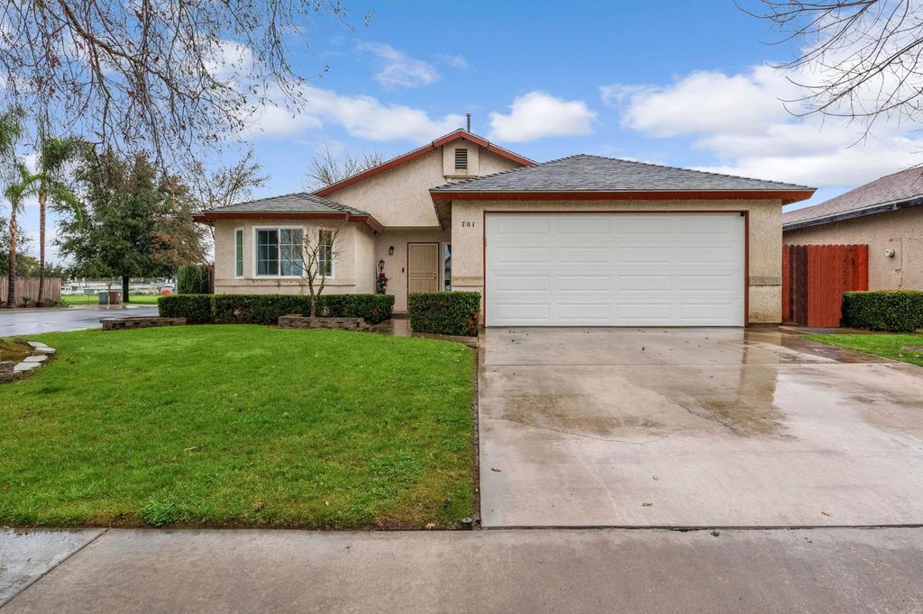 701 12th Avenue, Kingsburg, CA 93631