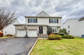 42 Nugent Dr, Clifton City, NJ 07012