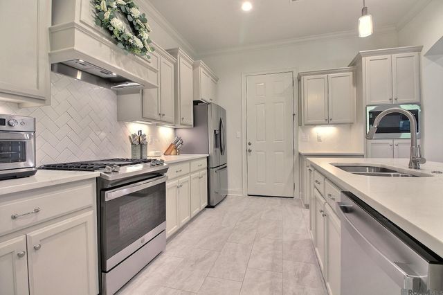 10445 Highland Lakes, Denham Springs, LA 70726