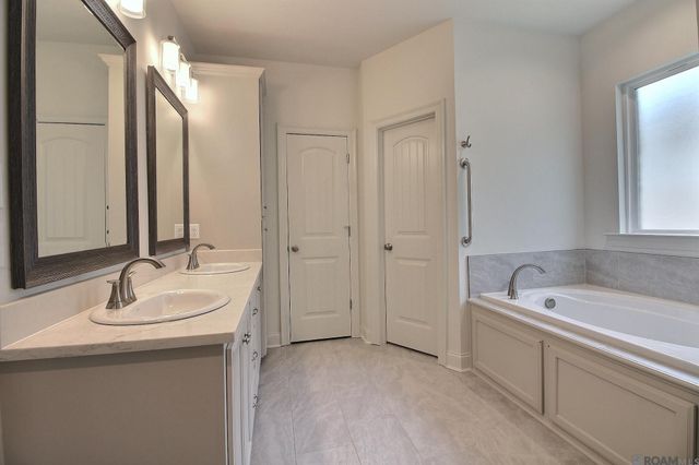 10445 Highland Lakes, Denham Springs, LA 70726
