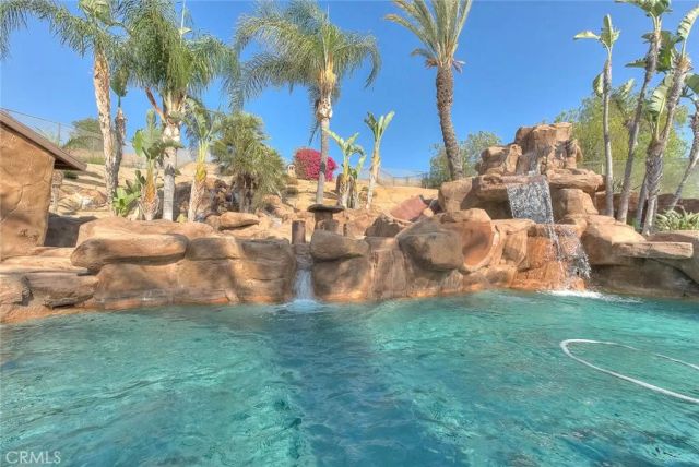 2383 Pacer, Norco, CA 92860