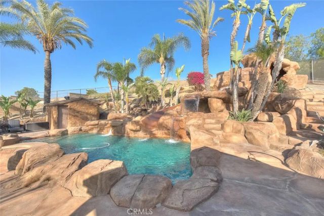 2383 Pacer, Norco, CA 92860