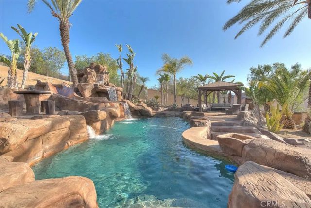 2383 Pacer, Norco, CA 92860