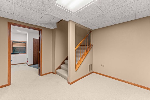 2 Rutgers Court, Hawthorn Woods, IL 60047