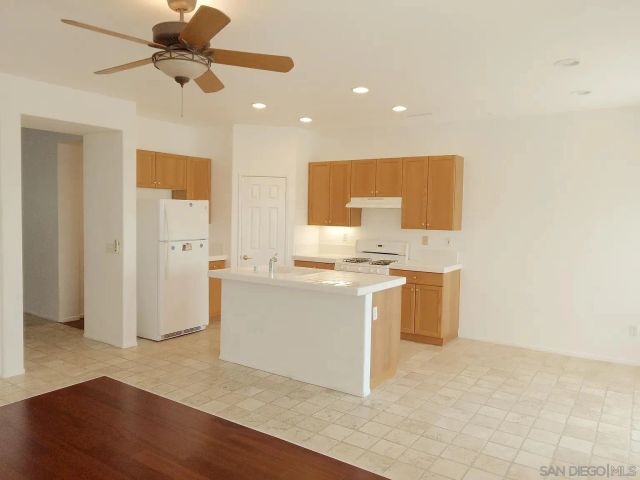 905 Glendora, Oceanside, CA 92057