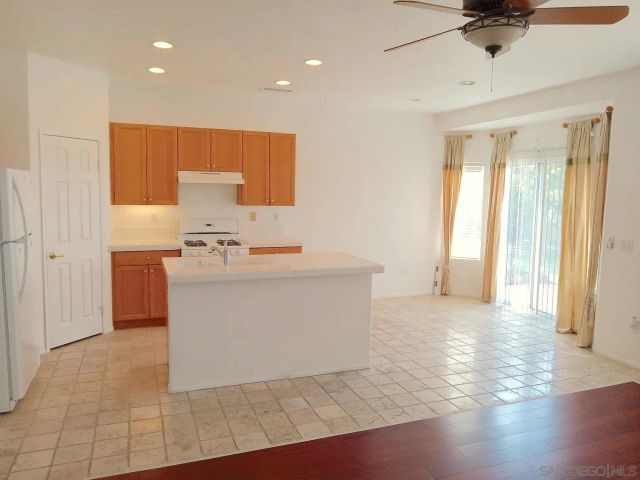 905 Glendora, Oceanside, CA 92057