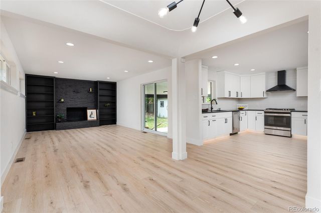532 Galena Street, Aurora, CO 80010