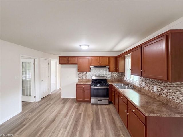 1502 Meadowview Road, Greensboro, NC 27403