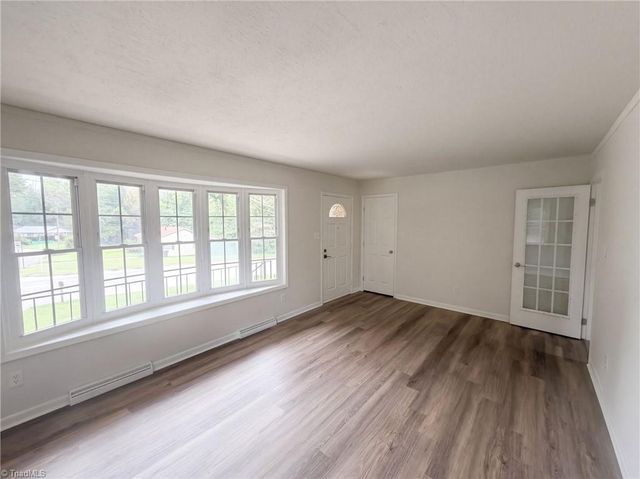1502 Meadowview Road, Greensboro, NC 27403