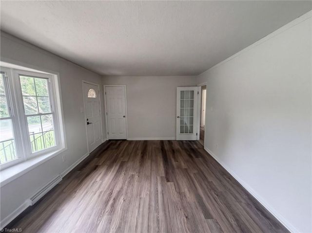 1502 Meadowview Road, Greensboro, NC 27403