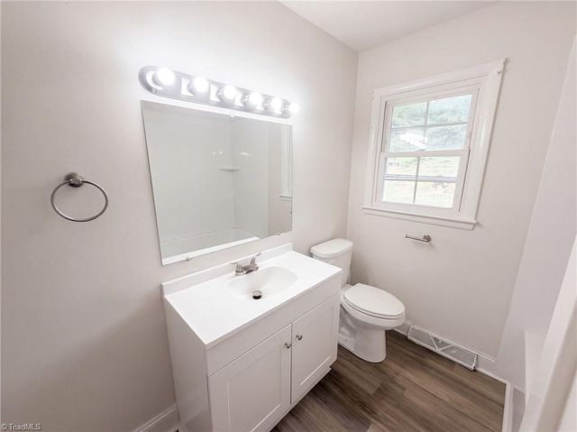 1502 Meadowview Road, Greensboro, NC 27403
