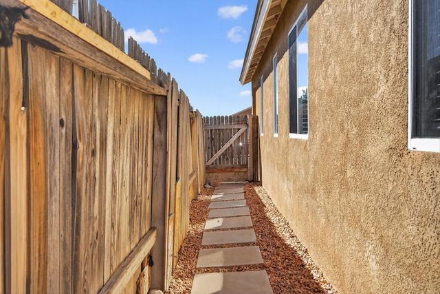 6115 Canis Avenue NW, Albuquerque, NM 87114