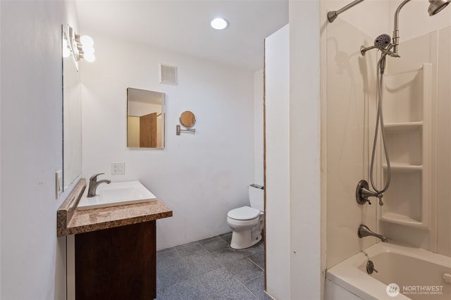 23320 E Echo Lake Road, Snohomish, WA 98296