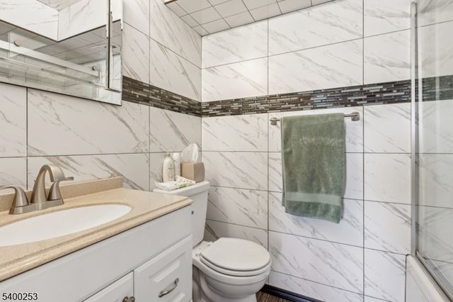 36 Farnham Sq, Sayreville Boro, NJ 08859