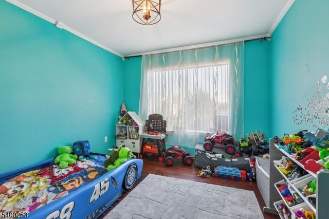 36 Farnham Sq, Sayreville Boro, NJ 08859