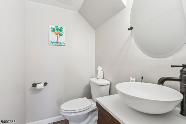 36 Farnham Sq, Sayreville Boro, NJ 08859