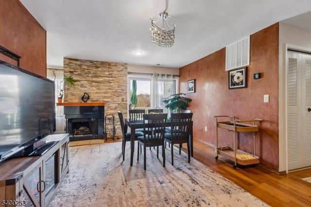 36 Farnham Sq, Sayreville Boro, NJ 08859