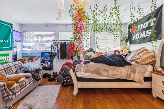 36 Farnham Sq, Sayreville Boro, NJ 08859