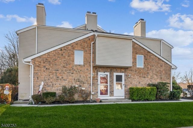 36 Farnham Sq, Sayreville Boro, NJ 08859