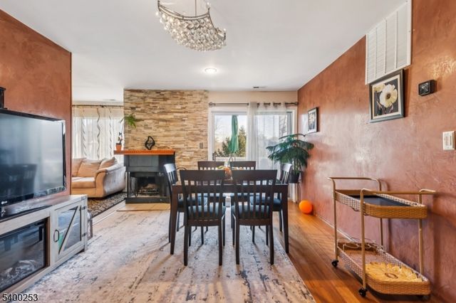 36 Farnham Sq, Sayreville Boro, NJ 08859