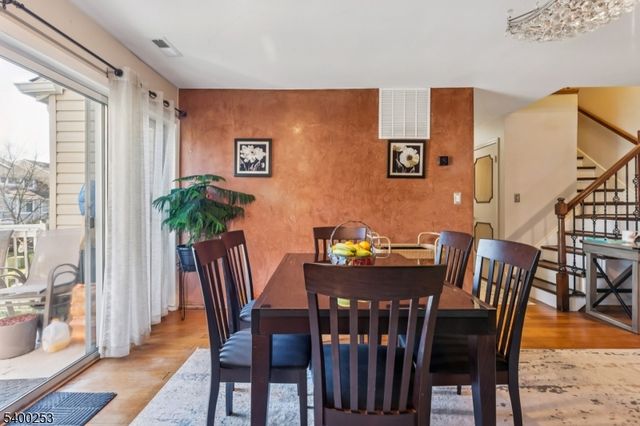 36 Farnham Sq, Sayreville Boro, NJ 08859