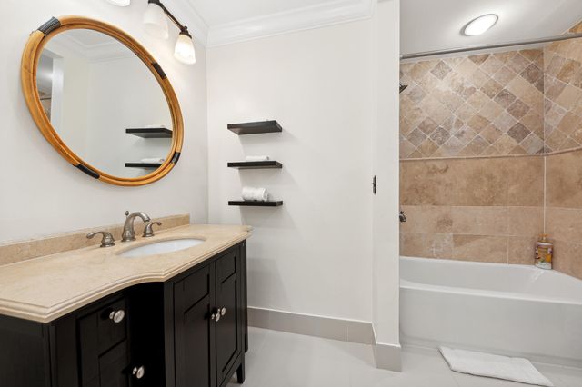 556 SW 24th Avenue, Boynton Beach, FL 33435