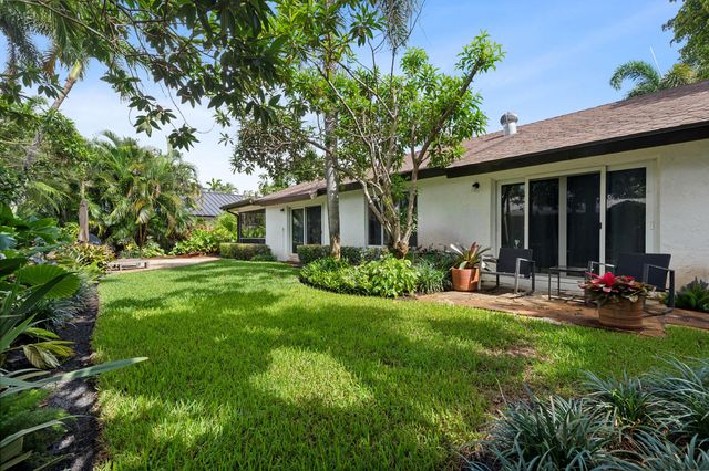 556 SW 24th Avenue, Boynton Beach, FL 33435