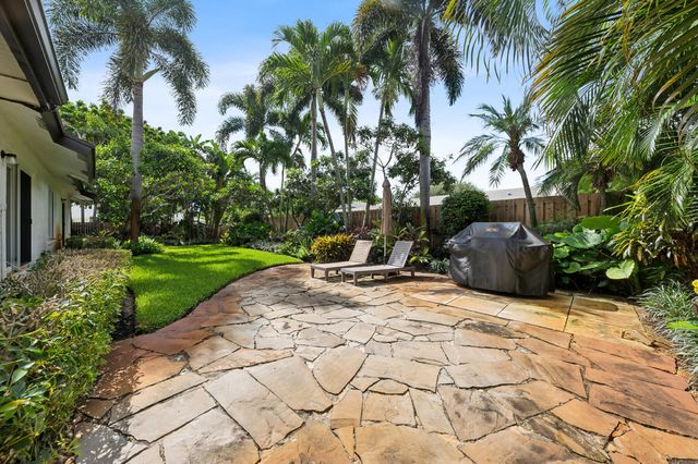 556 SW 24th Avenue, Boynton Beach, FL 33435