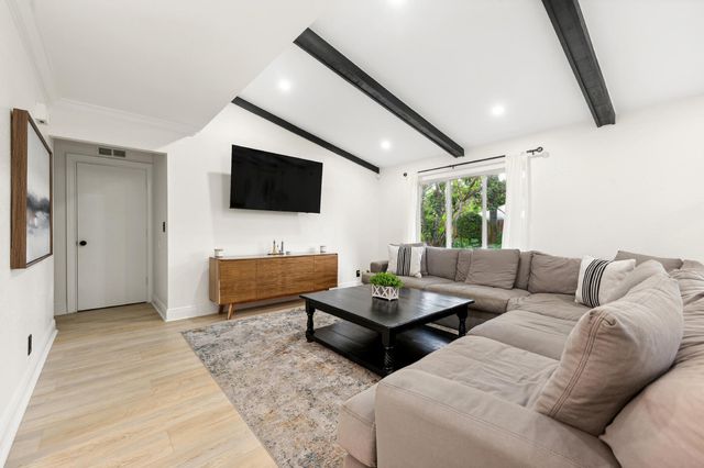 556 SW 24th Avenue, Boynton Beach, FL 33435