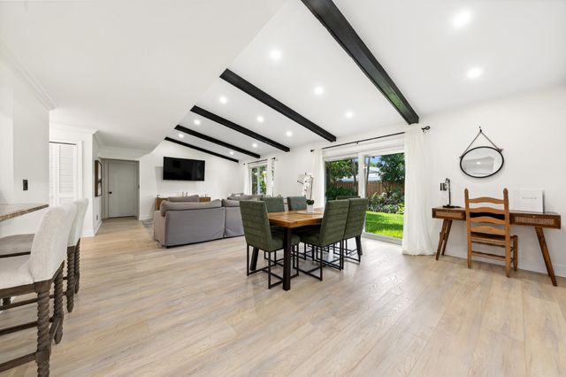 556 SW 24th Avenue, Boynton Beach, FL 33435