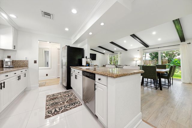 556 SW 24th Avenue, Boynton Beach, FL 33435