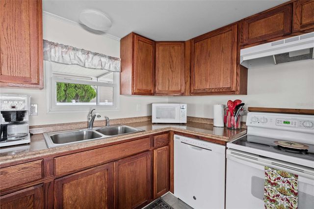 37250 BEVERLY AVENUE, Zephyrhills, FL 33542