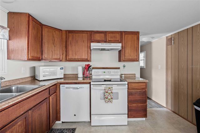 37250 BEVERLY AVENUE, Zephyrhills, FL 33542