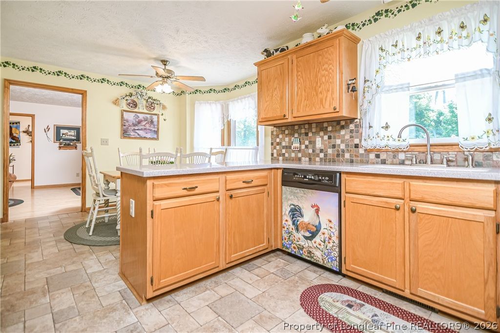 8036 Gaelic Drive, Fayetteville, NC 28306 — photo 10