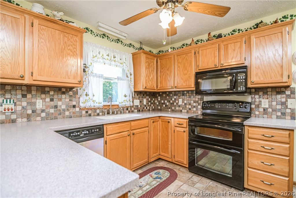 8036 Gaelic Drive, Fayetteville, NC 28306 — photo 13