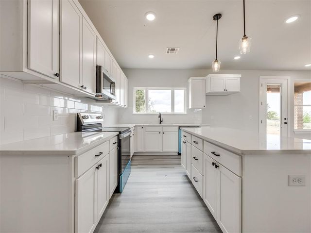 10191 S Meadows Lane, Guthrie, OK 73044
