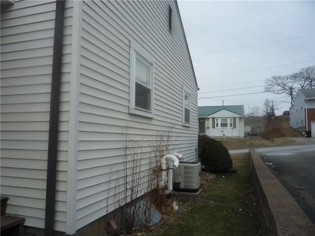638 Lynn St, Hempfield Twp, PA 15601