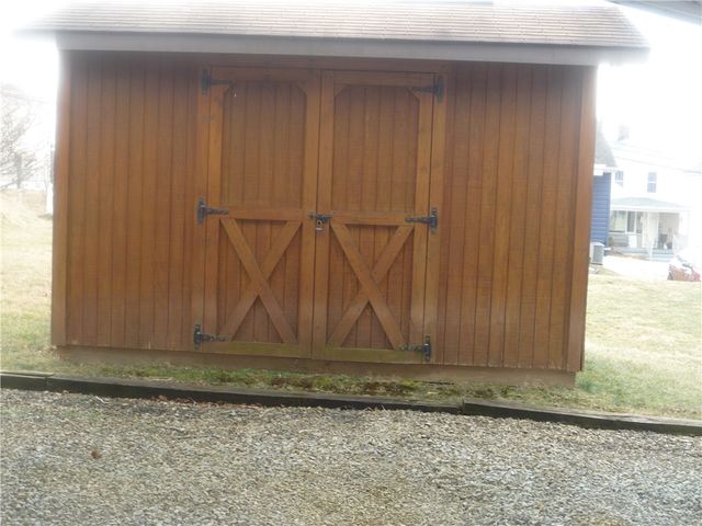 638 Lynn St, Hempfield Twp, PA 15601