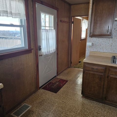 638 Lynn St, Hempfield Twp, PA 15601