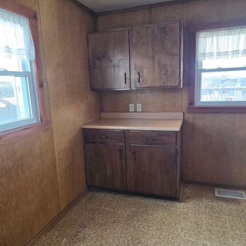 638 Lynn St, Hempfield Twp, PA 15601