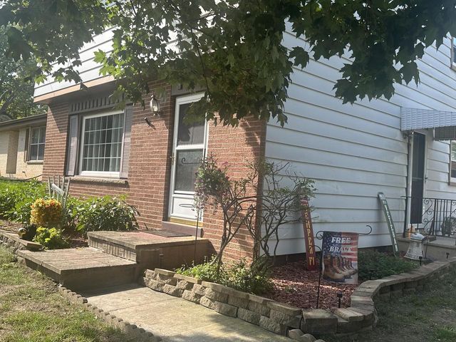 310 W Uncas AVENUE, Milwaukee, WI 53207