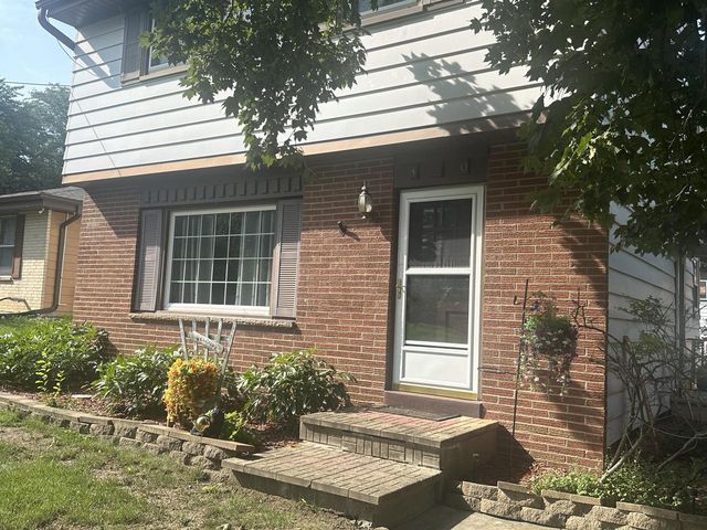 310 W Uncas AVENUE, Milwaukee, WI 53207