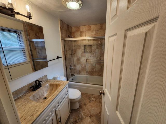 310 W Uncas AVENUE, Milwaukee, WI 53207