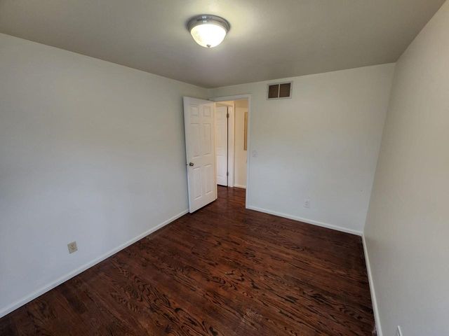 310 W Uncas AVENUE, Milwaukee, WI 53207