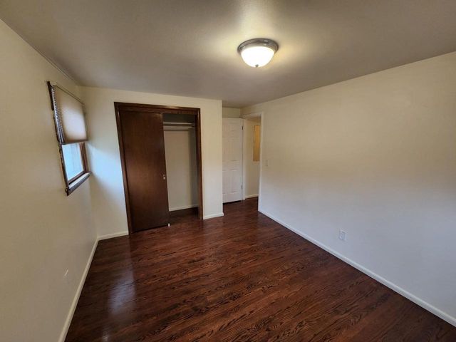 310 W Uncas AVENUE, Milwaukee, WI 53207