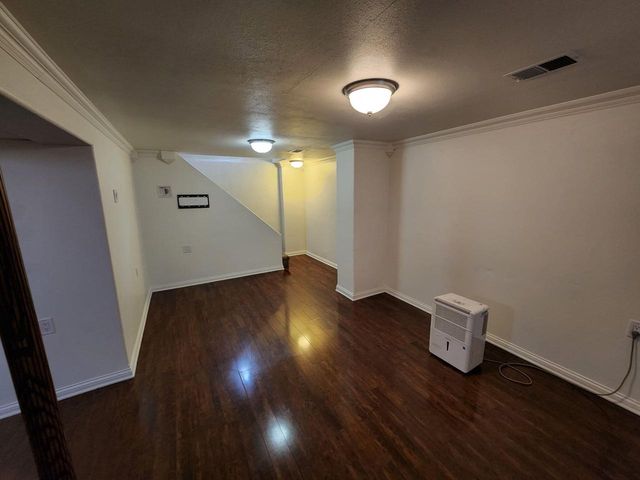 310 W Uncas AVENUE, Milwaukee, WI 53207