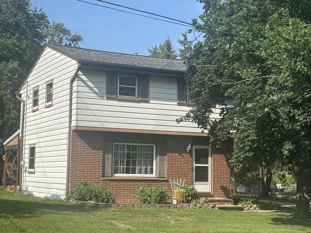 310 W Uncas AVENUE, Milwaukee, WI 53207