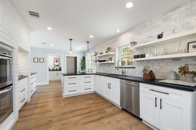 7619 Westwind Lane, Houston, TX 77071