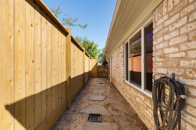 7619 Westwind Lane, Houston, TX 77071